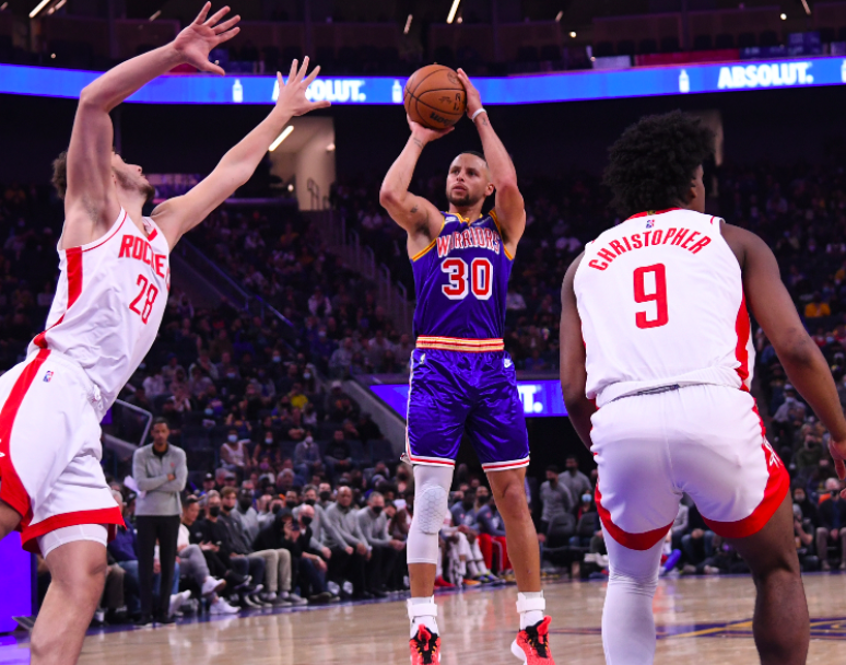  库里三分球数超越雷阿伦里程碑  