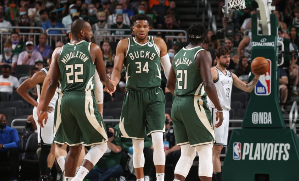  米德尔顿关键球雄鹿险胜篮网豪取七连胜